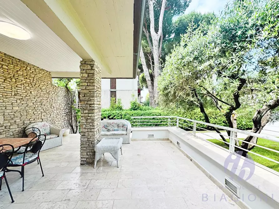 Immagine 12 di Villa in vendita  a Camaiore