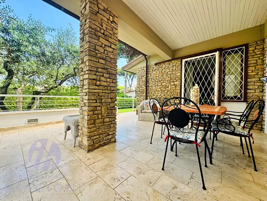 Immagine 19 di Villa in vendita  a Camaiore