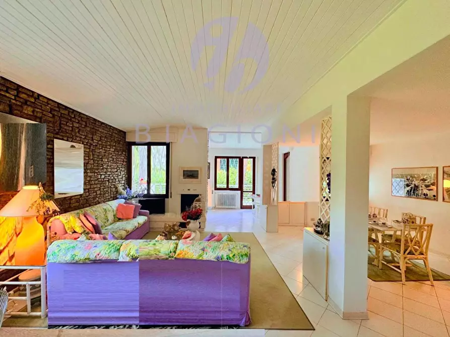 Immagine 34 di Villa in vendita  a Camaiore