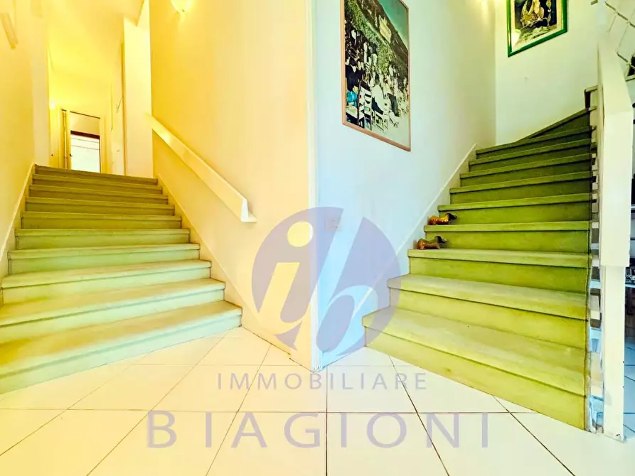 Immagine 38 di Villa in vendita  a Camaiore