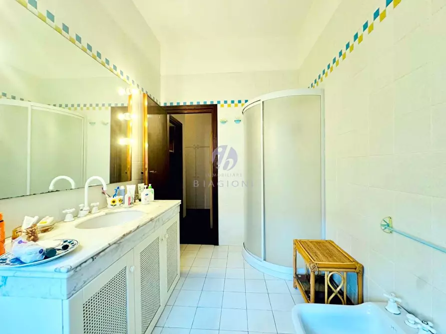 Immagine 32 di Villa in vendita  a Camaiore