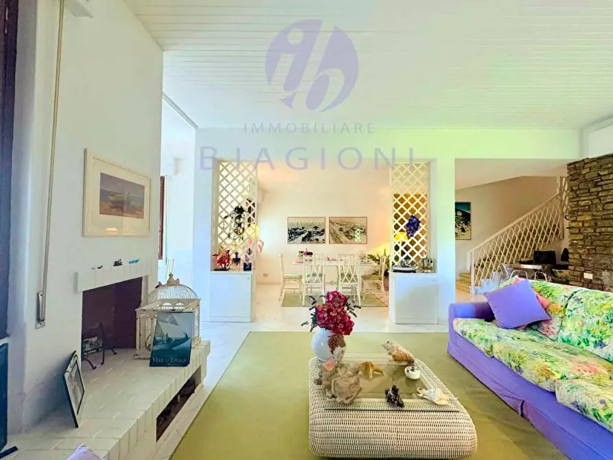 Immagine 26 di Villa in vendita  a Camaiore