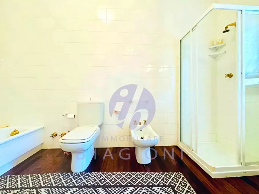 Immagine 45 di Villa in vendita  a Camaiore