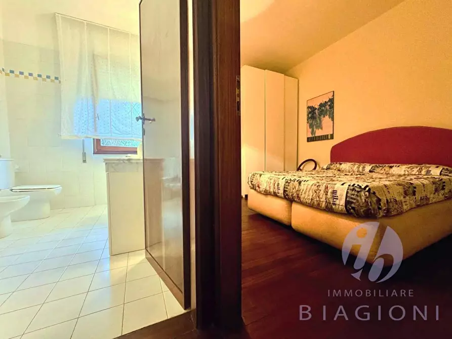 Immagine 27 di Villa in vendita  a Camaiore