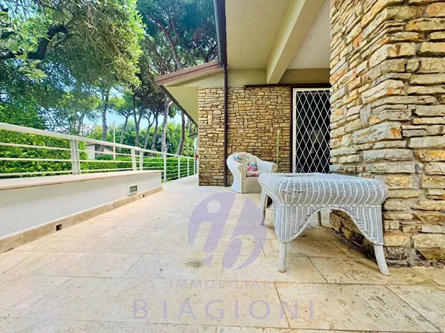 Immagine 22 di Villa in vendita  a Camaiore