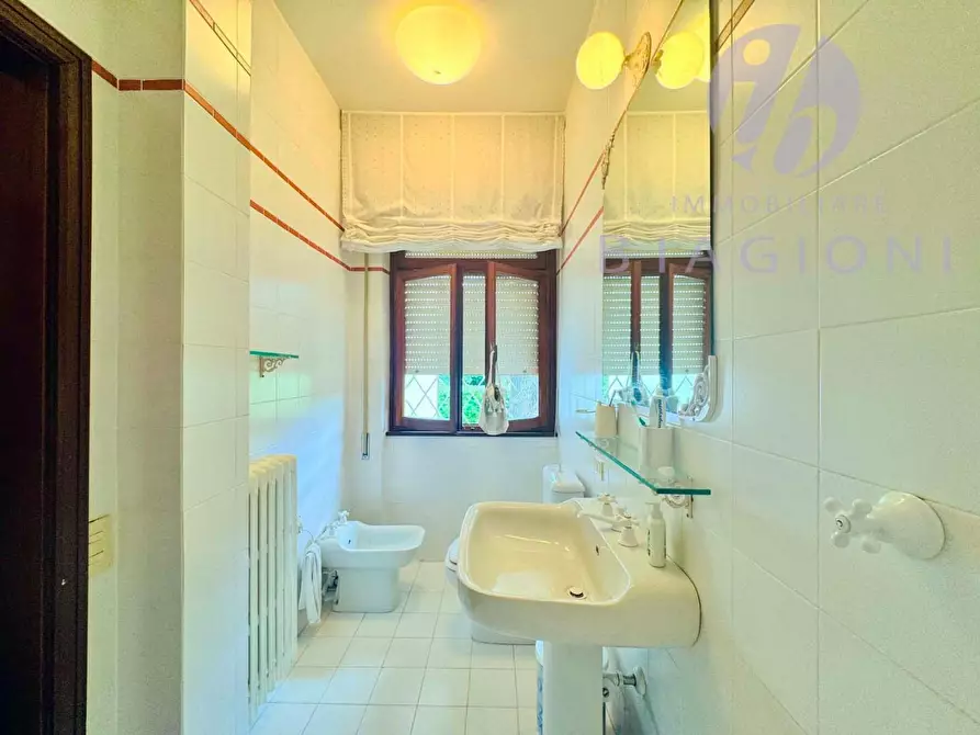 Immagine 29 di Villa in vendita  a Camaiore