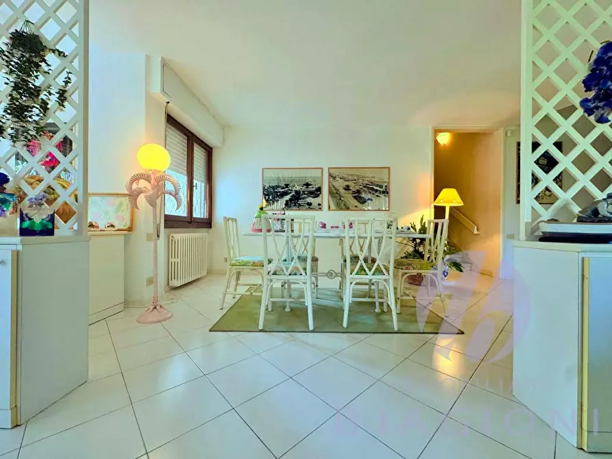 Immagine 24 di Villa in vendita  a Camaiore