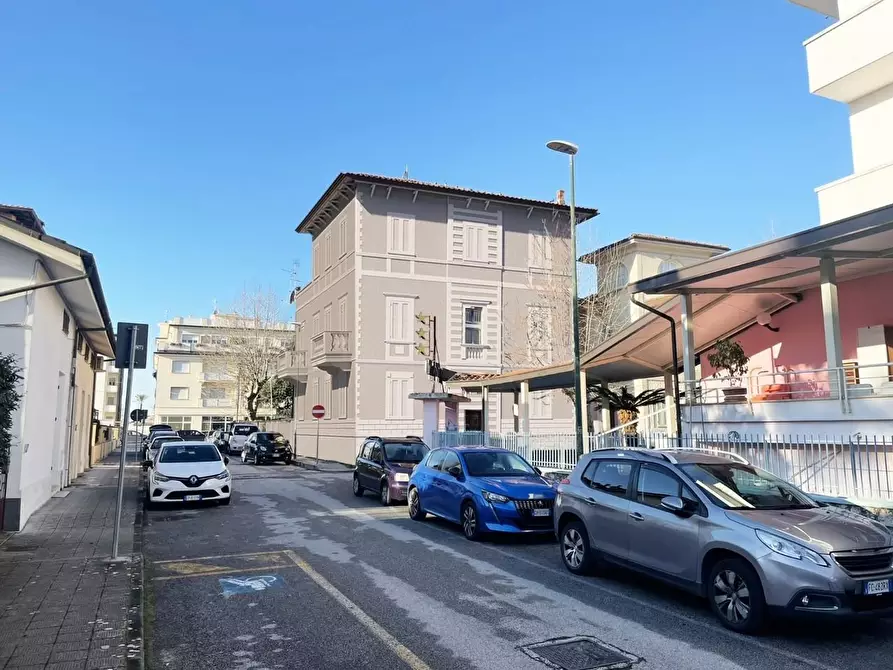 Immagine 3 di Appartamento in vendita  a Camaiore