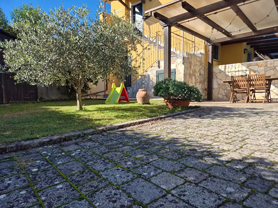 Immagine 2 di Porzione di casa in vendita  a Carrara