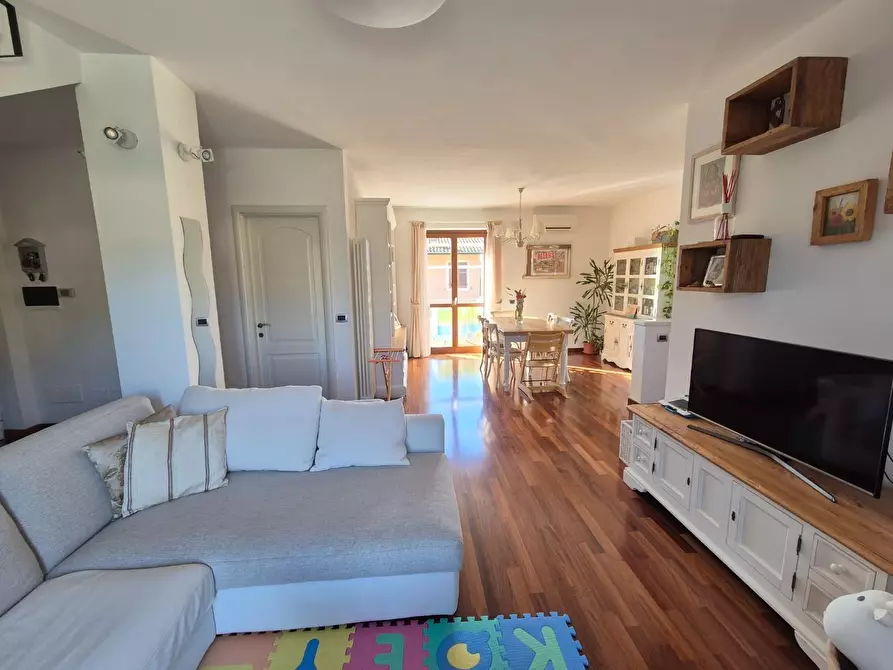 Immagine 18 di Porzione di casa in vendita  a Carrara