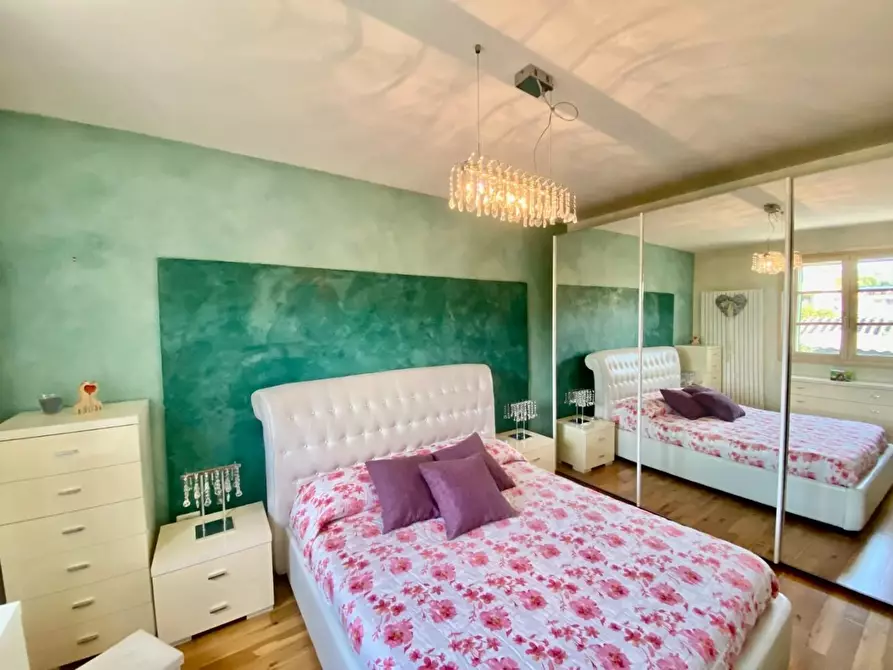 Immagine 1 di Appartamento in vendita  a Lucca