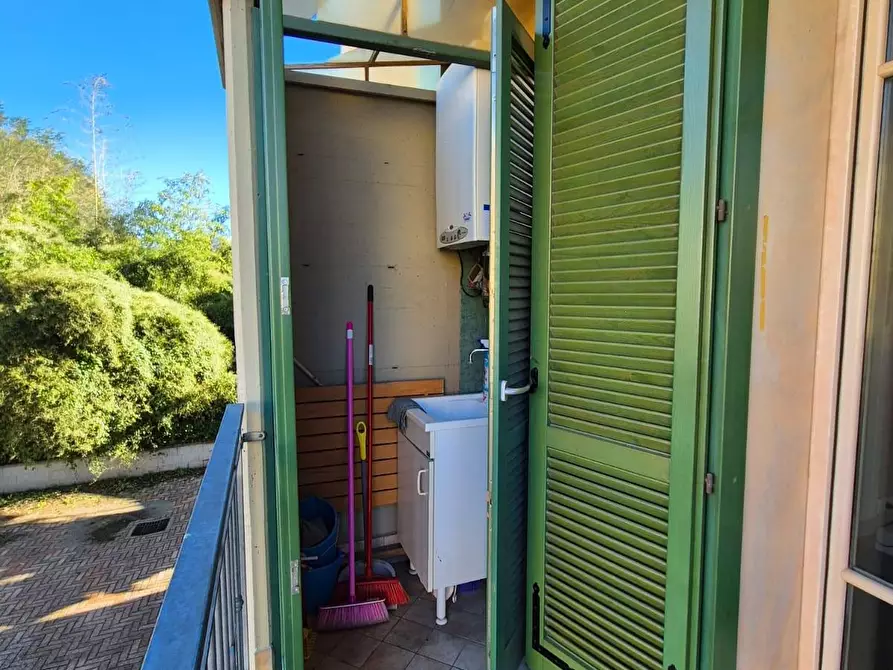 Immagine 11 di Appartamento in vendita  a Lucca