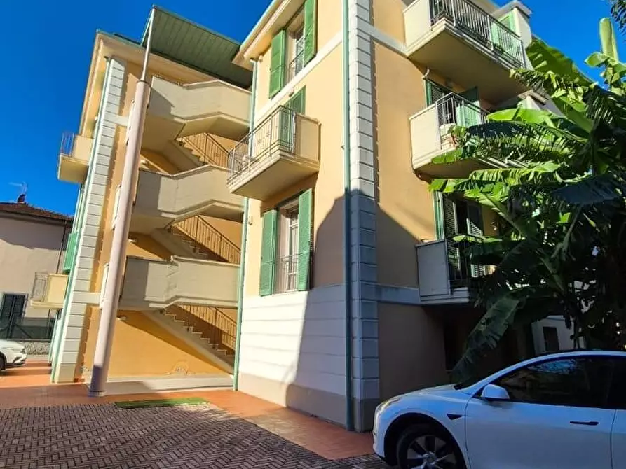 Immagine 5 di Appartamento in vendita  a Lucca