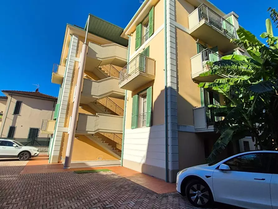 Immagine 21 di Appartamento in vendita  a Lucca