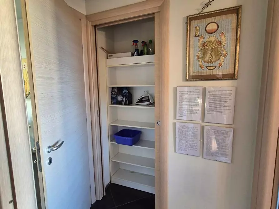 Immagine 12 di Appartamento in vendita  a Lucca