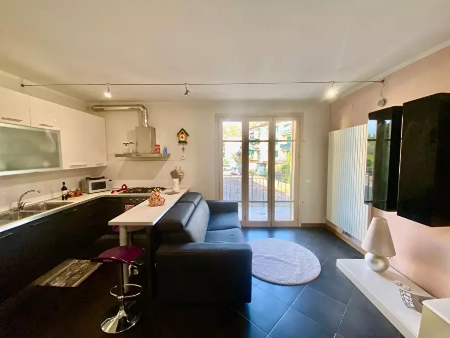 Immagine 13 di Appartamento in vendita  a Lucca