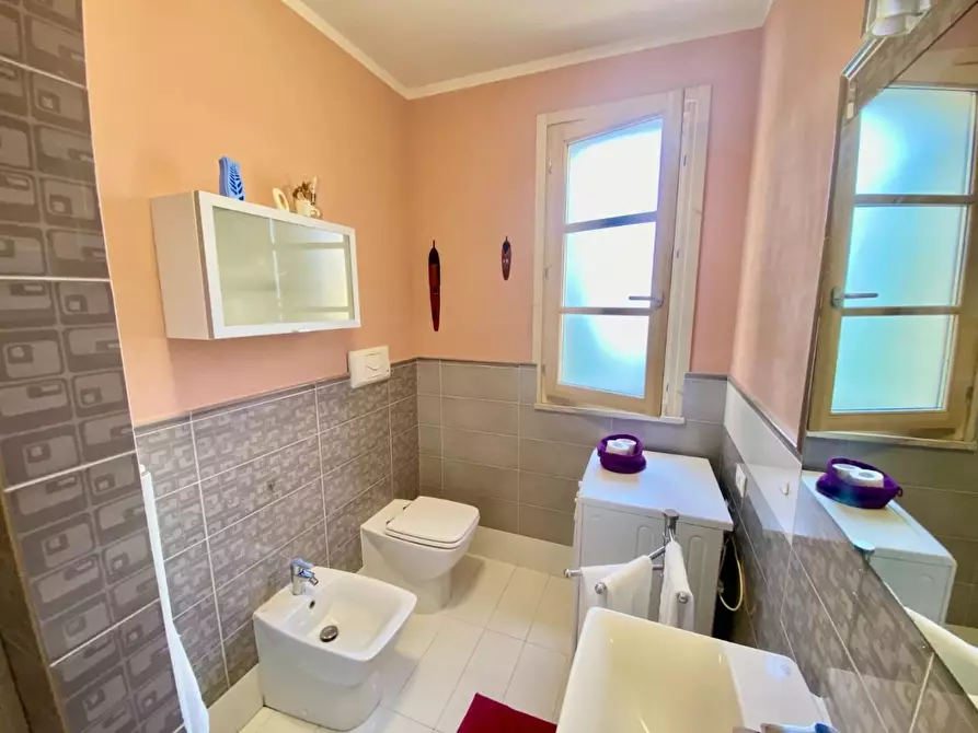 Immagine 19 di Appartamento in vendita  a Lucca