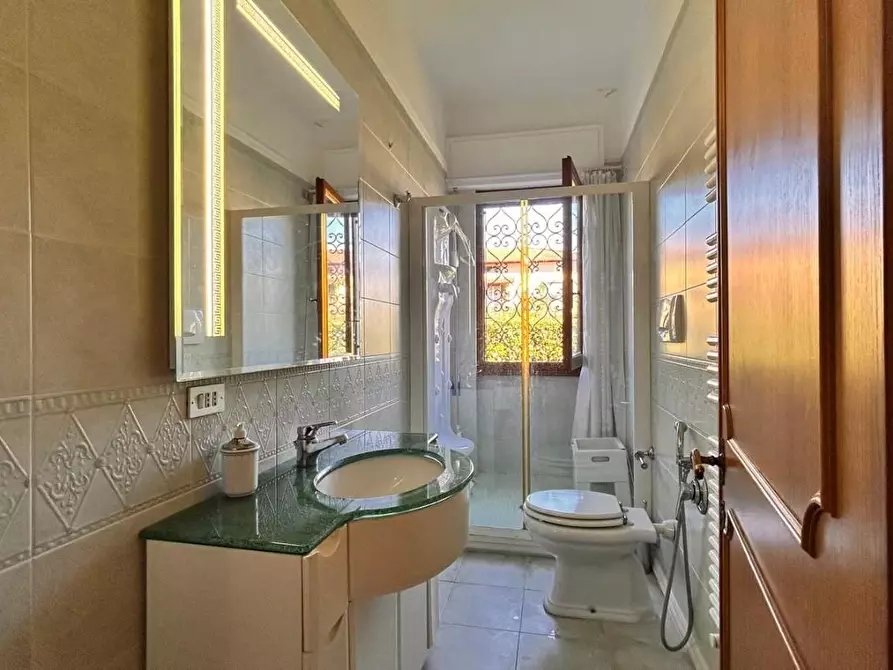 Immagine 18 di Villa in vendita  a Forte Dei Marmi