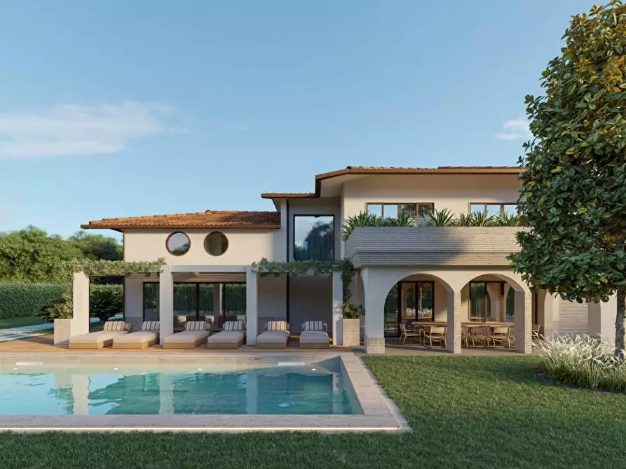Immagine 2 di Villa in vendita  a Forte Dei Marmi