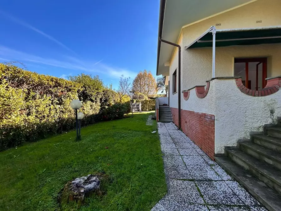 Immagine 9 di Villa in vendita  a Forte Dei Marmi