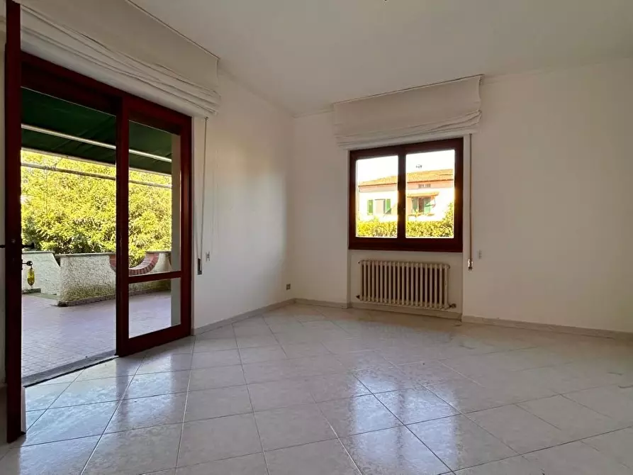 Immagine 15 di Villa in vendita  a Forte Dei Marmi