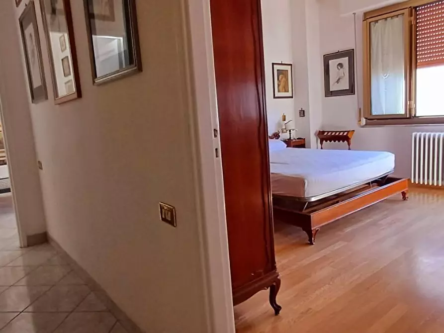 Immagine 14 di Appartamento in affitto  a Massa