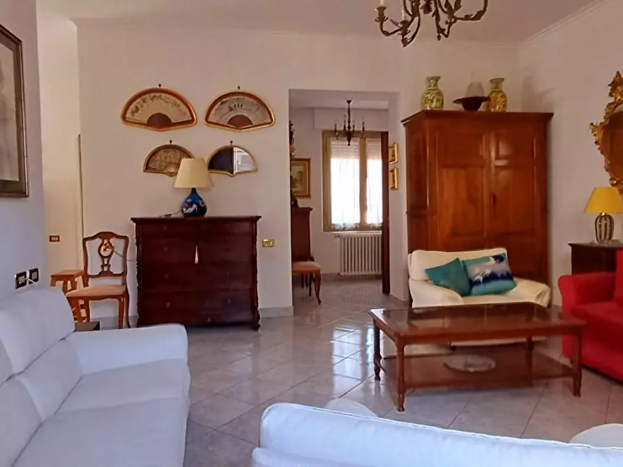 Immagine 7 di Appartamento in affitto  a Massa