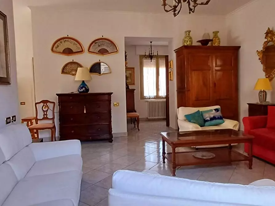 Immagine 8 di Appartamento in affitto  a Massa