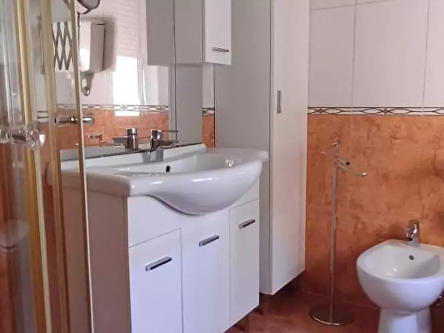 Immagine 12 di Appartamento in affitto  a Massa