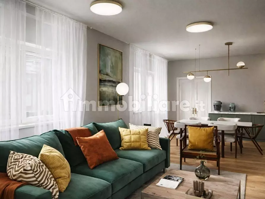 Immagine 2 di Villa in vendita  a Lucca