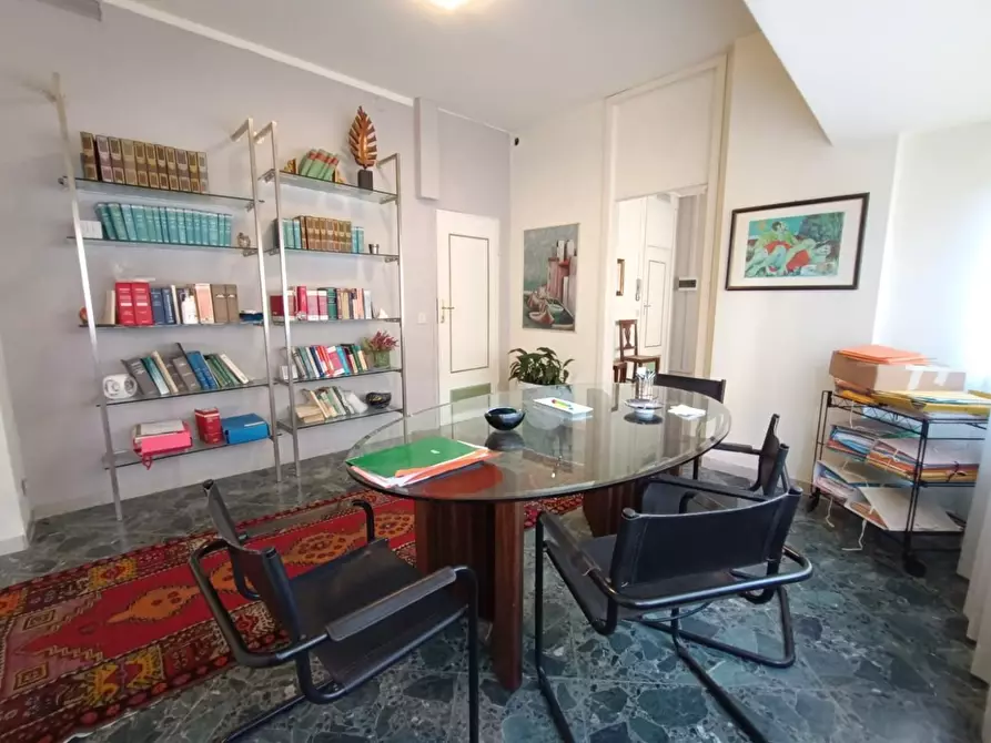 Immagine 1 di Ufficio in affitto  a Massa