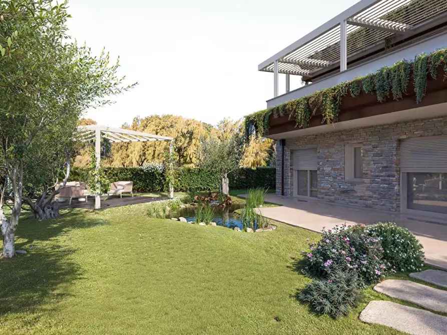 Immagine 3 di Villa in vendita  a Forte Dei Marmi