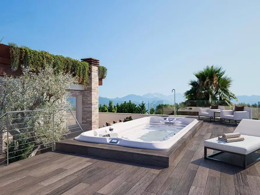 Immagine 2 di Villa in vendita  a Forte Dei Marmi