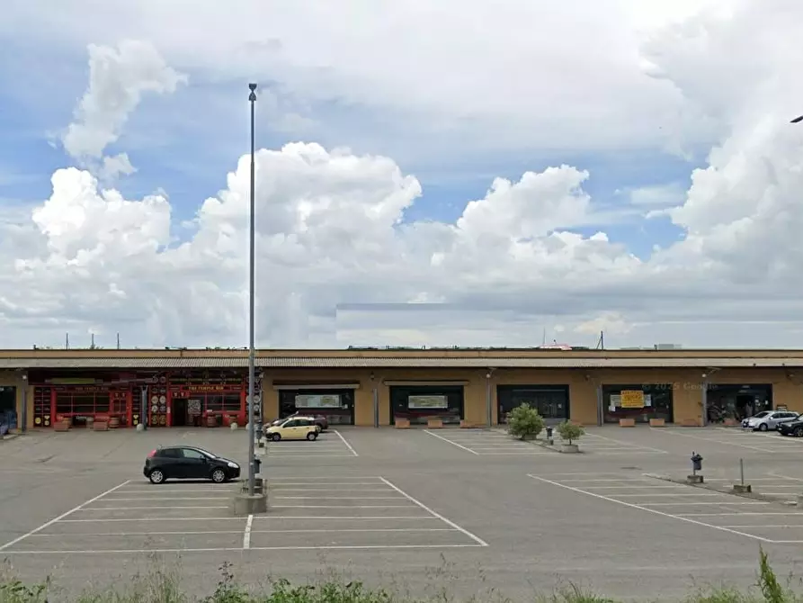 Immagine 1 di Locale commerciale in vendita  a Torricella Verzate