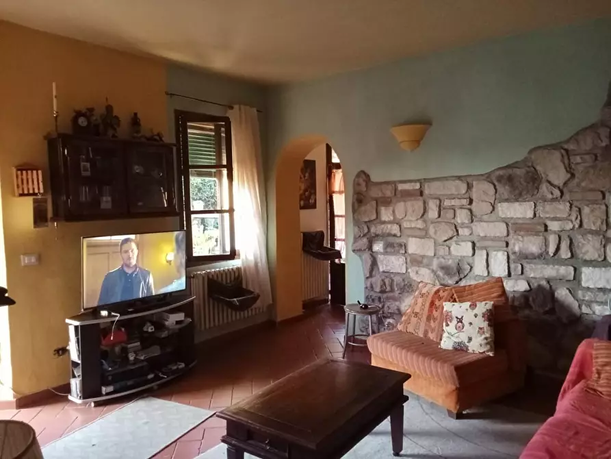 Immagine 2 di Casa bifamiliare in vendita  a Buti
