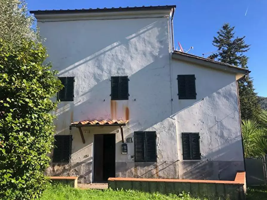 Immagine 1 di Porzione di casa in vendita  a Capannori