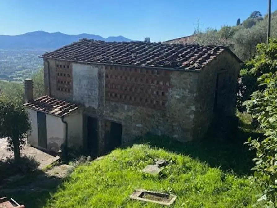 Immagine 9 di Porzione di casa in vendita  a Capannori