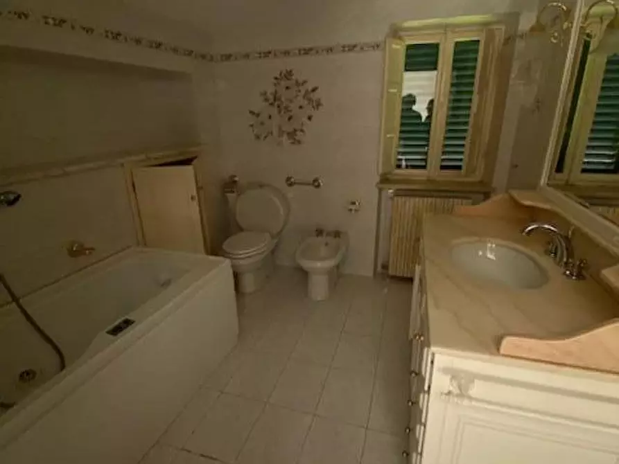 Immagine 5 di Porzione di casa in vendita  a Capannori