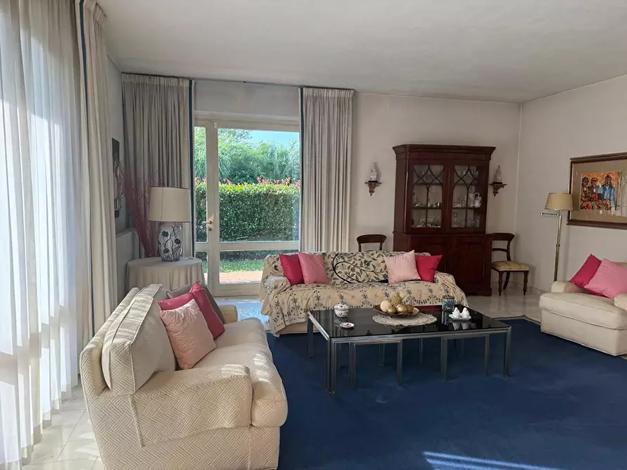 Immagine 5 di Villa in vendita  a Fucecchio