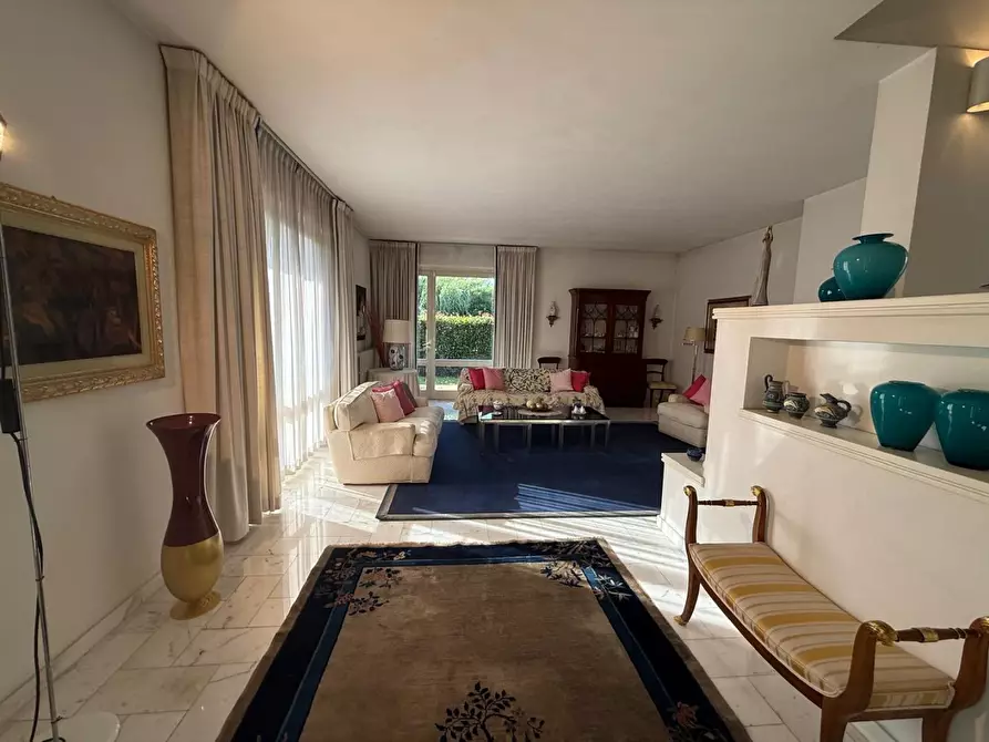 Immagine 1 di Villa in vendita  a Fucecchio