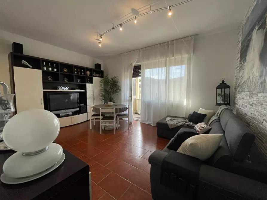 Immagine 2 di Appartamento in vendita  a Viareggio