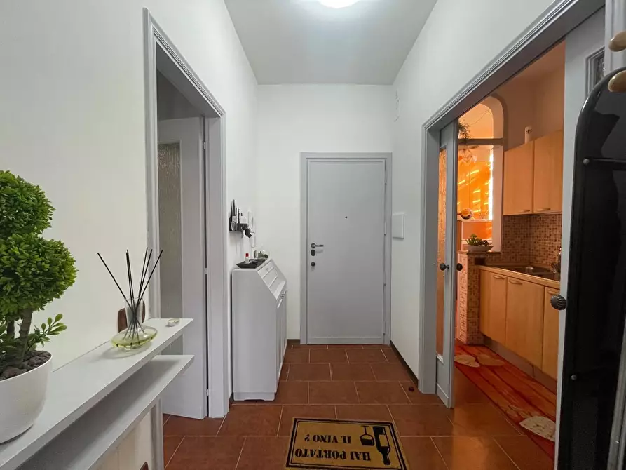 Immagine 3 di Appartamento in vendita  a Viareggio