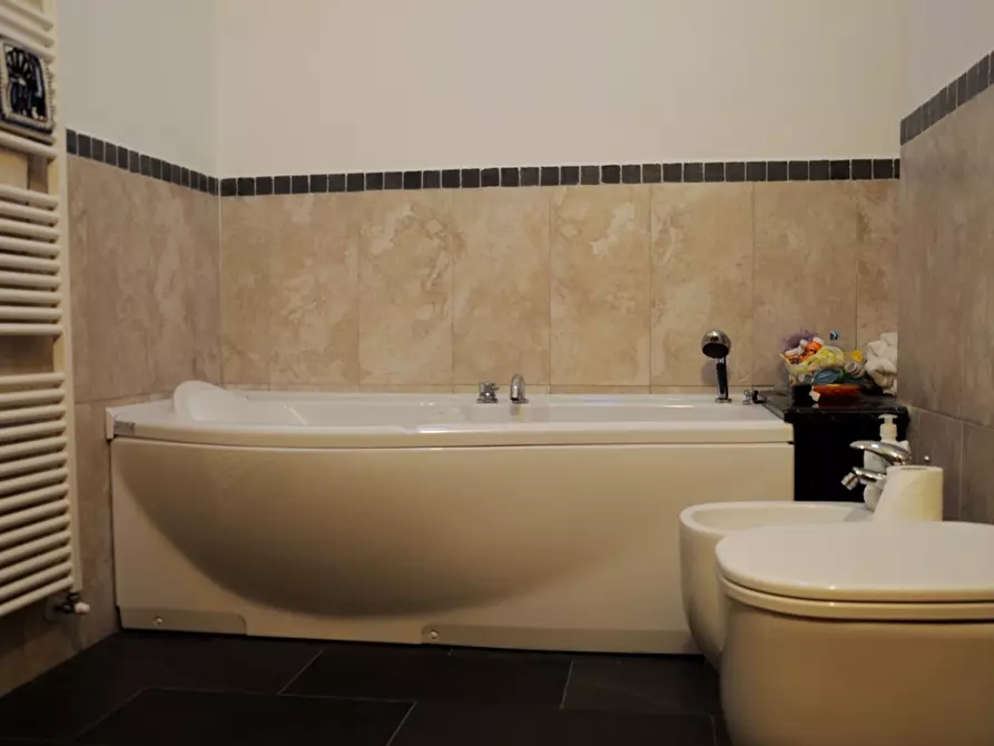 Immagine 14 di Appartamento in vendita  a Colle Di Val D'elsa