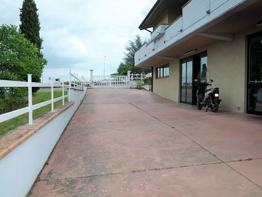 Immagine 37 di Villa in vendita  a Casole D'elsa