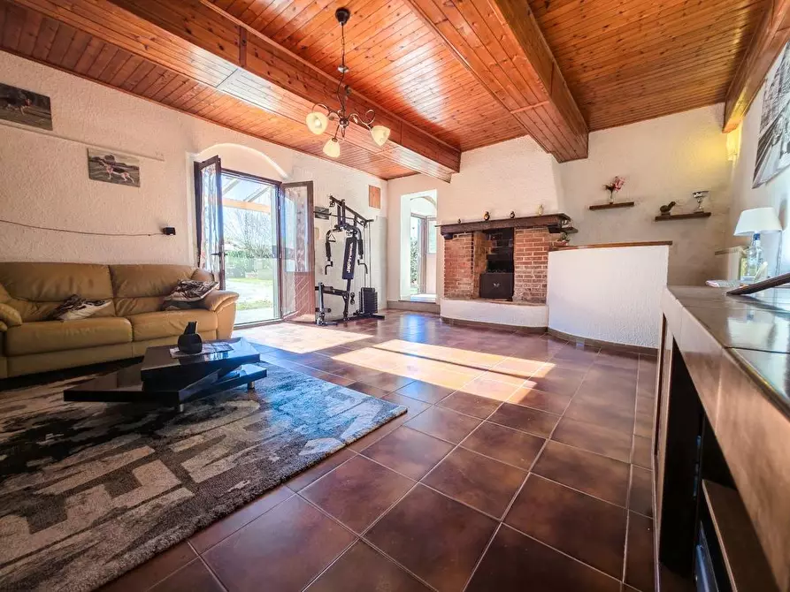 Immagine 2 di Casa bifamiliare in vendita  a Cascina