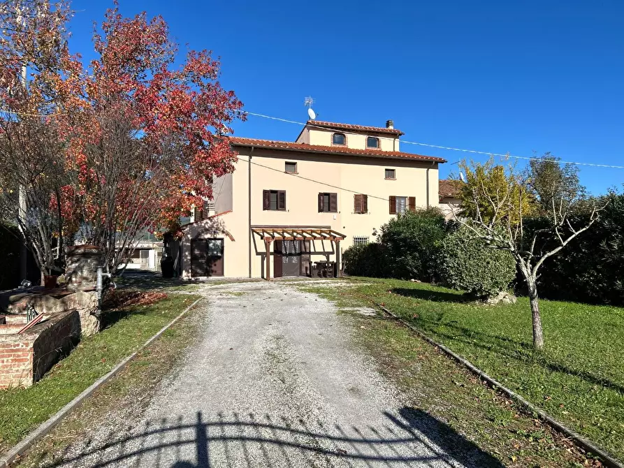 Immagine 1 di Casa bifamiliare in vendita  a Cascina