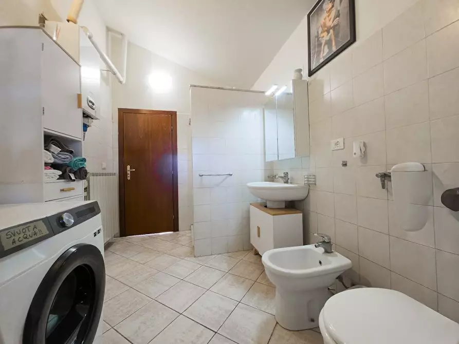 Immagine 37 di Casa bifamiliare in vendita  a Cascina