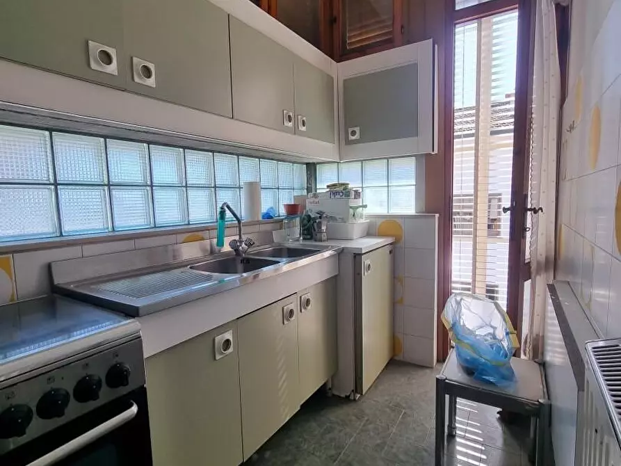 Immagine 4 di Appartamento in vendita  a Viareggio