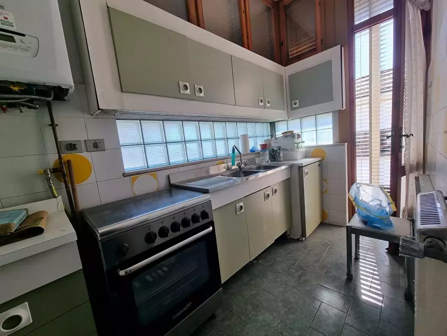 Immagine 5 di Appartamento in vendita  a Viareggio