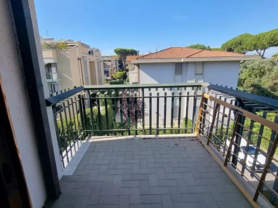 Immagine 1 di Appartamento in vendita  a Viareggio